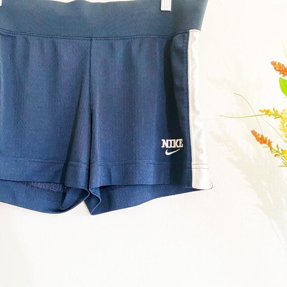 ☀️ NIKE Navy Blue Running Athletic Shorts Medium Workout Casual Cute Retro Chic - Picture 2 of 4